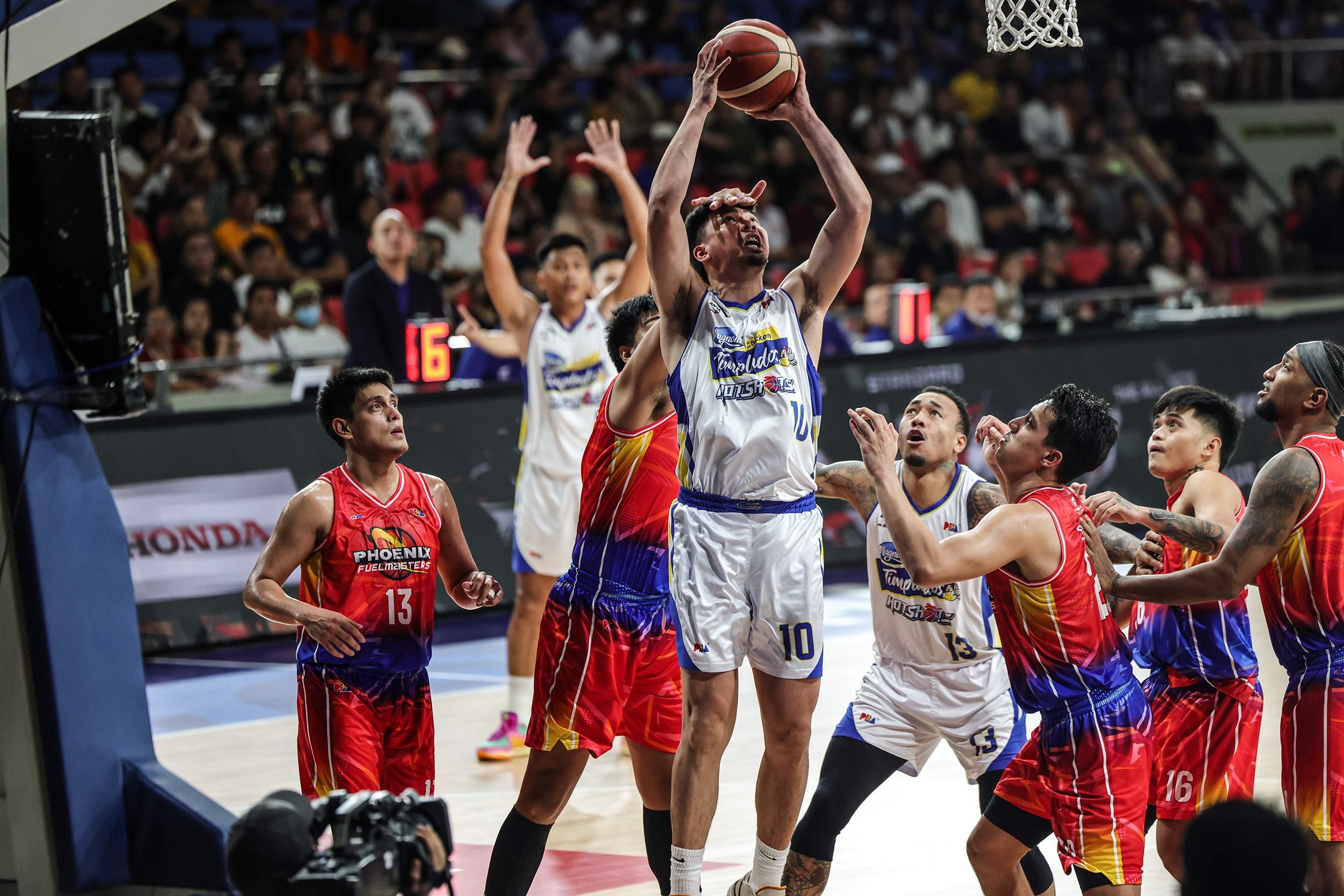 Magnolia's Ian Sangalang in action. PBA Images